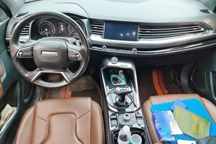 Used Haval H6 2017 Red Label 2.0T Automatic Two-Wheel Drive ZhiShang Model Center Console
