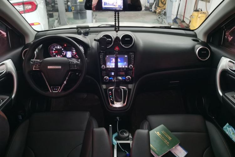 Used Haval H6 2017 Classic Edition 1.5T Automatic Two-Wheel Drive Elite Model Center Console