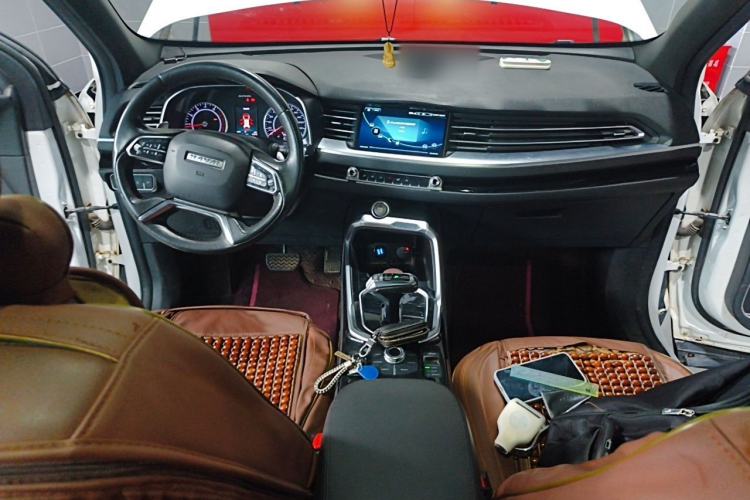 Used Haval H6 2017 Red Label 2.0T Automatic Two-Wheel Drive ZhiShang Model Center Console