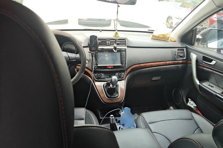 Used Haval H6 2017 Red-Label Sport Edition 1.5T Manual Two-Wheel Drive Elite Model Center Console