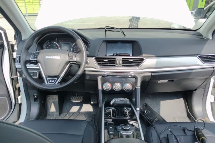Used Haval H6 2017 Revised Blue-Label Sport Version 1.5T Automatic Two-Wheel Drive Luxury Trim Center Console