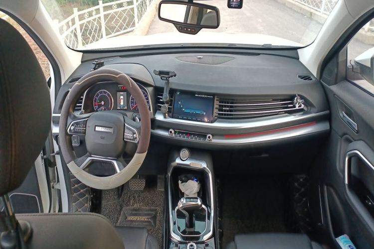 Used Haval H6 2017 Red Label 2.0T Automatic Two-Wheel Drive ZhiShang Model Center Console