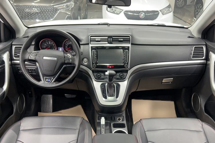 Used Haval H6 2017 Revised Blue-Label Sport Version 1.5T Automatic Two-Wheel Drive Luxury Trim Center Console