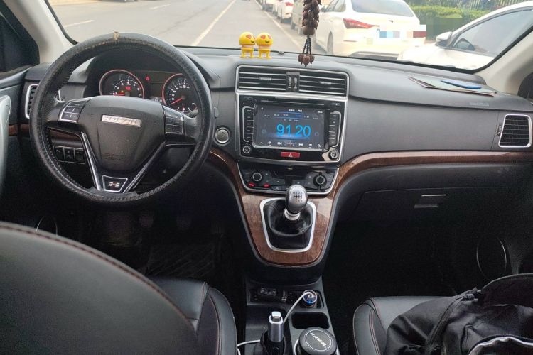 Used Haval H6 2017 Red-Label Sport Edition 1.5T Manual Two-Wheel Drive Elite Model Center Console