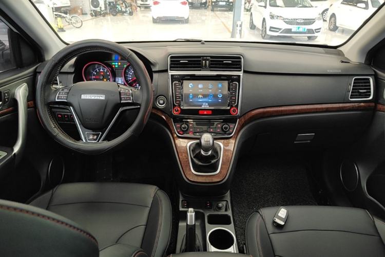 Used Haval H6 2017 Red-Label Sport Edition 1.5T Manual Two-Wheel Drive Elite Model Center Console