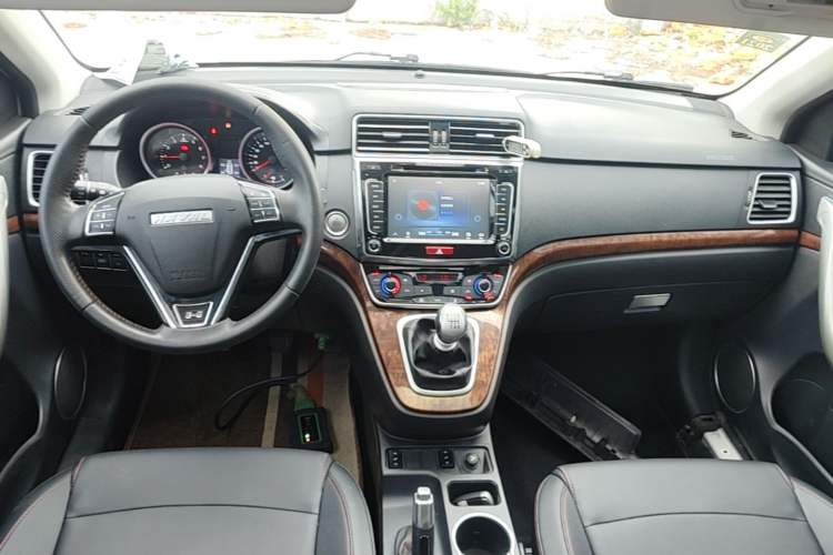 Used Haval H6 2017 Red-Label Sport Edition 1.5T Manual Two-Wheel Drive Elite Model Center Console