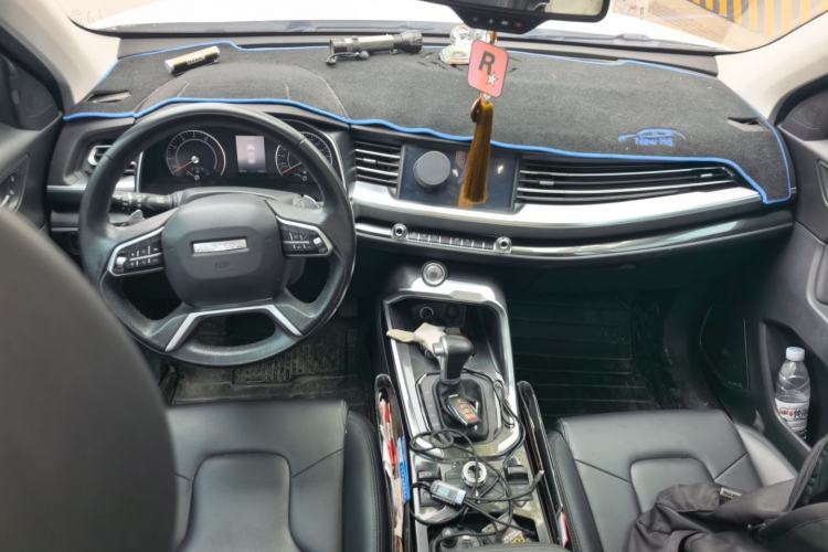 Used Haval H6 2017 Blue Label 1.5T Automatic Two-Wheel Drive ZhiShang Model Center Console