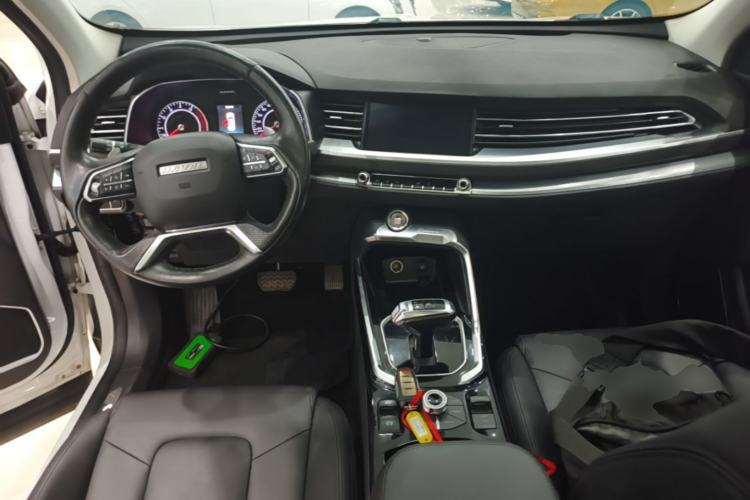 Used Haval H6 2017 Red Label 2.0T Automatic Two-Wheel Drive ZhiShang Model Center Console