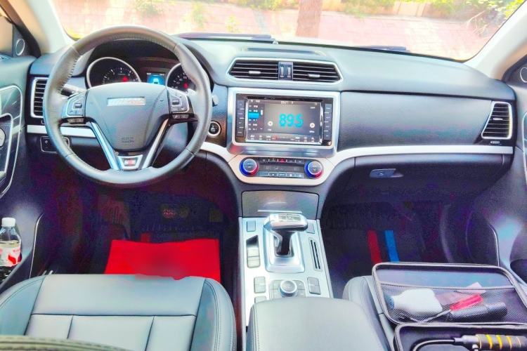 Used Haval H6 2017 Red Label 2.0T Automatic Two-Wheel Drive ZhiShang Model Center Console