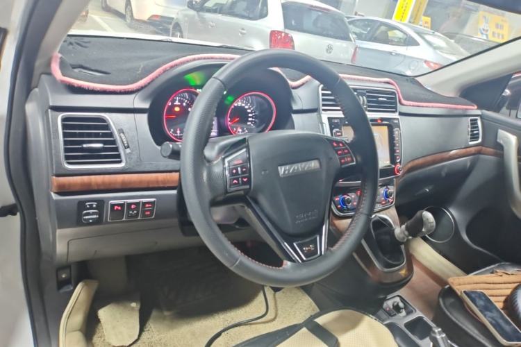 Used Haval H6 2017 Red-Label Sport Edition 1.5T Manual Two-Wheel Drive Elite Model Center Console