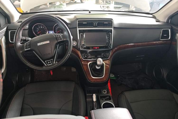 Used Haval H6 2017 Red-Label Sport Edition 1.5T Manual Two-Wheel Drive Elite Model Center Console