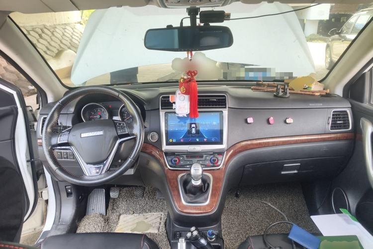 Used Haval H6 2017 Red-Label Sport Edition 1.5T Manual Two-Wheel Drive Elite Model Center Console
