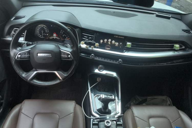 Used Haval H6 2017 Blue Label 2.0T Automatic Two-Wheel Drive Leading Model Center Console