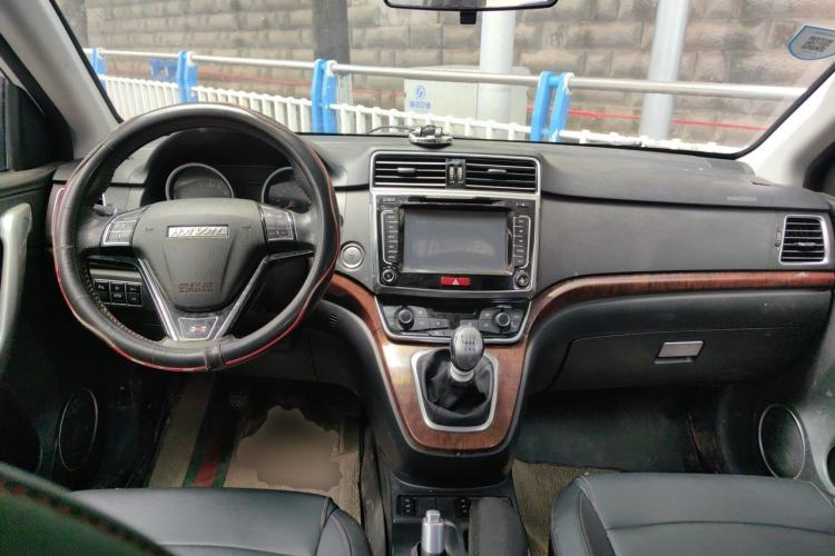 Used Haval H6 2017 Red-Label Sport Edition 1.5T Manual Two-Wheel Drive Elite Model Center Console