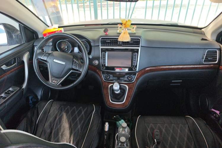 Used Haval H6 2017 Red-Label Sport Edition 1.5T Manual Two-Wheel Drive Elite Model Center Console