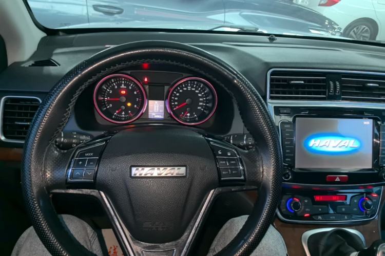 Used Haval H6 2017 Red-Label Sport Edition 1.5T Manual Two-Wheel Drive Elite Model Center Console