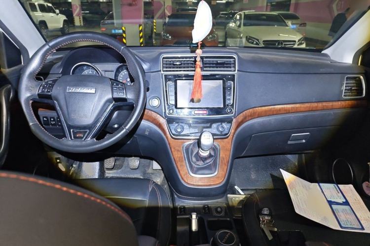 Used Haval H6 2017 Red-Label Sport Edition 1.5T Manual Two-Wheel Drive Elite Model Center Console