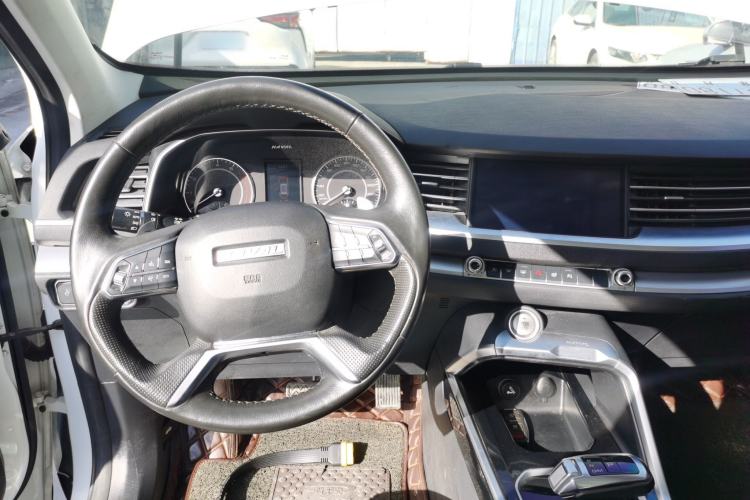 Used Haval H6 2017 Red Label 2.0T Automatic Two-Wheel Drive ZhiShang Model Center Console