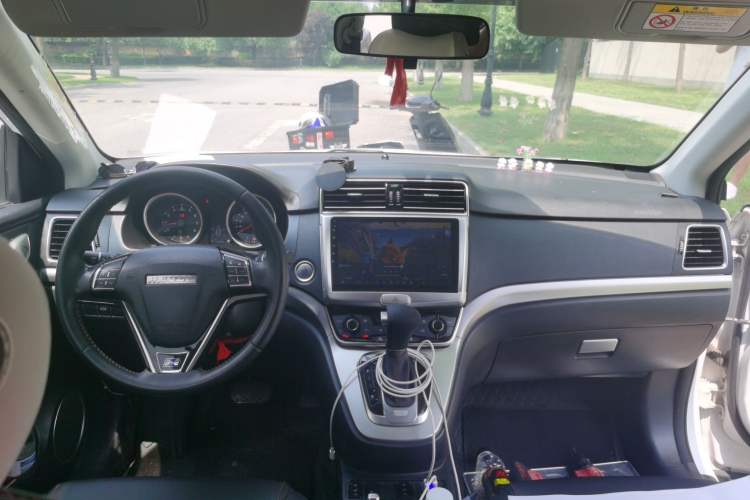 Used Haval H6 2017 Blue Label Sport Edition 1.5T Automatic Two-Wheel Drive Luxury Model Center Console