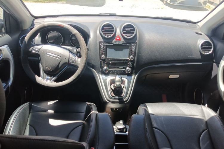 Used Haval H6 2017 Classic Edition 1.5T Manual Two-Wheel Drive Urban Model Center Console