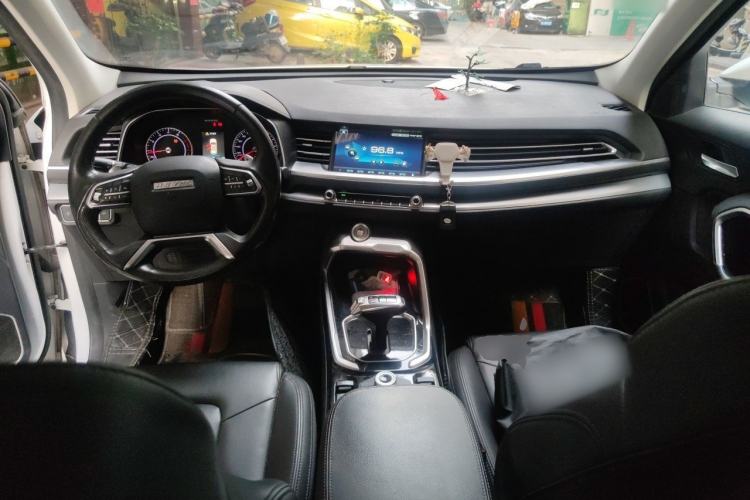 Used Haval H6 2017 Red Label 2.0T Automatic Two-Wheel Drive ZhiShang Model Center Console