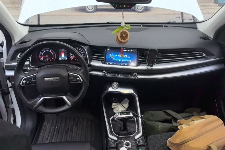 Used Haval H6 2017 Red Label 2.0T Automatic Two-Wheel Drive ZhiShang Model Center Console