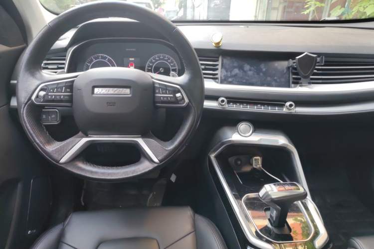 Used Haval H6 2017 Red Label 2.0T Automatic Two-Wheel Drive ZhiShang Model Center Console