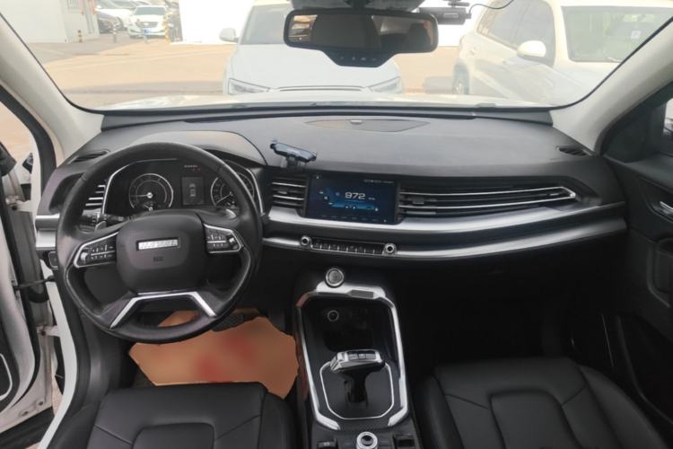 Used Haval H6 2017 Red Label 2.0T Automatic Two-Wheel Drive ZhiShang Model Center Console