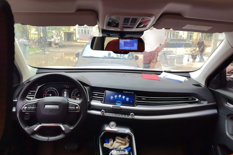 Used Haval H6 2017 Red Label 2.0T Automatic Two-Wheel Drive ZhiShang Model Center Console