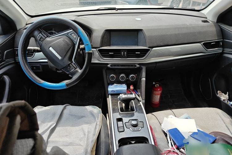 Used Haval H6 2017 Restyled Red-Label Sport Version 1.5T Automatic Two-Wheel Drive Luxury Trim Center Console
