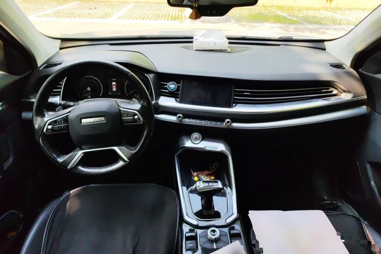 Used Haval H6 2017 Red-Label 1.3T Automatic Two-Wheel Drive ZhiShang Model Center Console