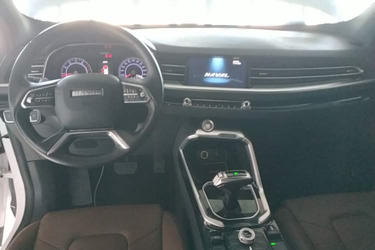 Used Haval H6 2017 Red Label 2.0T Automatic Two-Wheel Drive ZhiShang Model Center Console