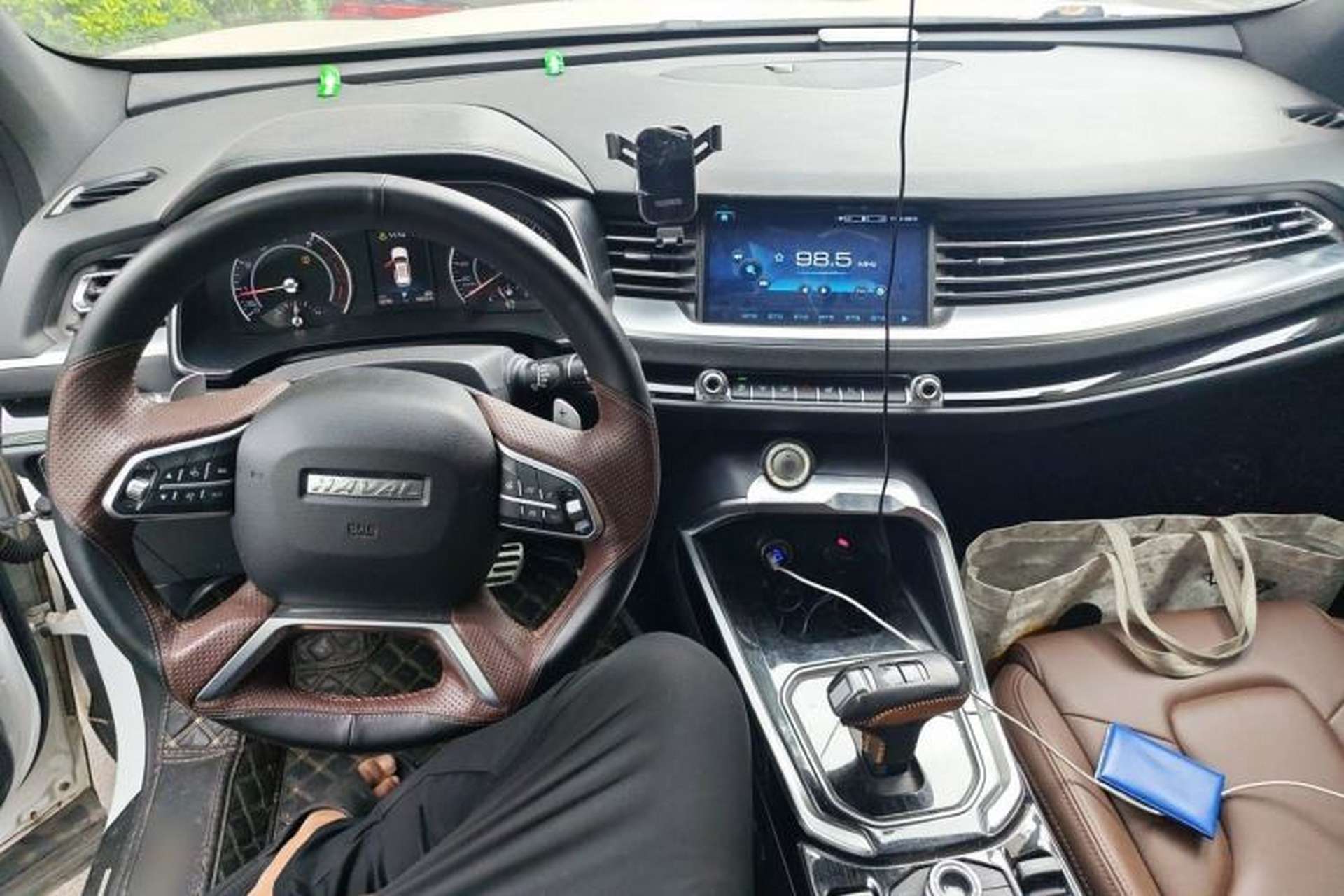 Used Haval H6 2017 Red Label 2.0T Automatic Two-Wheel Drive ZhiShang Model Center Console