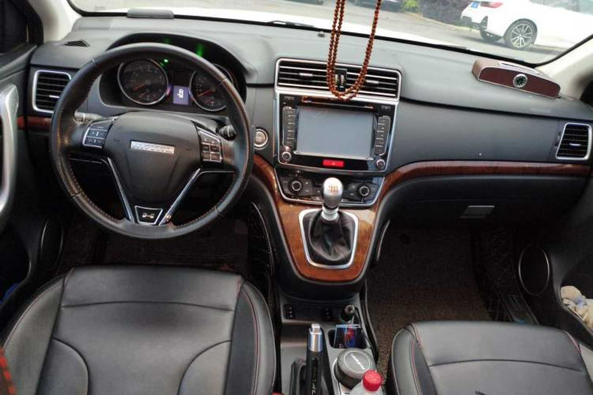 Used Haval H6 2017 Classic Edition 1.5T Manual Two-Wheel Drive Elite Model Center Console