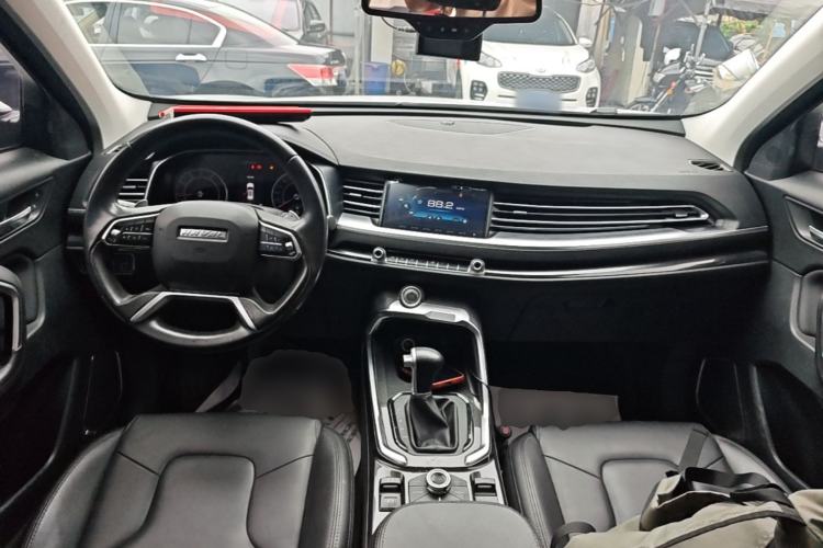 Used Haval H6 2017 Blue Label 1.5T Automatic Two-Wheel Drive ZhiShang Model Center Console