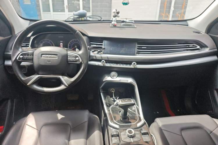 Used Haval H6 2017 Red Label 2.0T Automatic Two-Wheel Drive ZhiShang Model Center Console