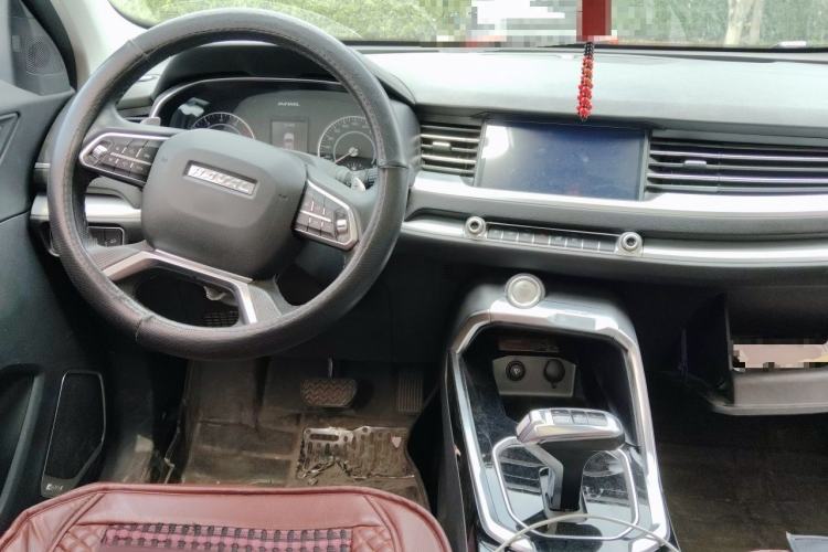 Used Haval H6 2017 Red Label 2.0T Automatic Two-Wheel Drive ZhiShang Model Center Console