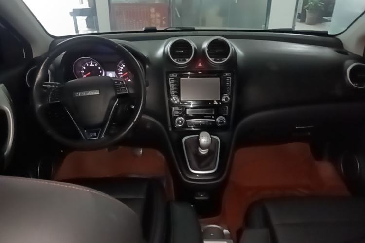 Used Haval H6 2017 Classic Edition 1.5T Manual Two-Wheel Drive Urban Model Center Console