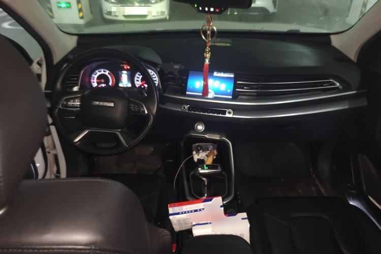 Used Haval H6 2017 Red Label 2.0T Automatic Two-Wheel Drive ZhiShang Model Center Console
