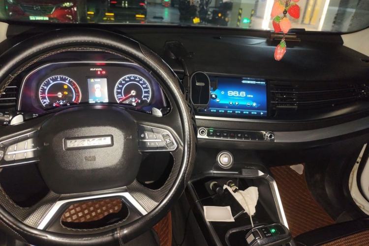 Used Haval H6 2017 Red Label 2.0T Automatic Two-Wheel Drive ZhiShang Model Center Console