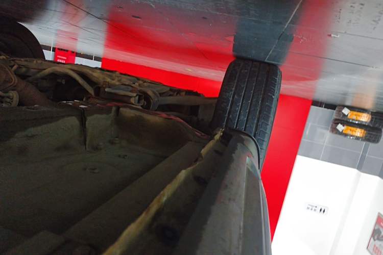 Used Haval H6 2017 Red Label 2.0T Automatic Two-Wheel Drive ZhiShang Model Chassis Front Left