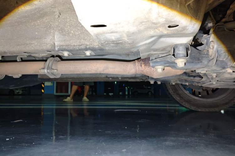 Used Haval H6 2017 Red-Label 1.3T Automatic Two-Wheel Drive ZhiShang Model Chassis Front Right