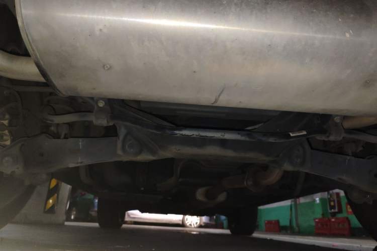 Used Haval H6 2017 Red Label 2.0T Automatic Two-Wheel Drive ZhiShang Model Chassis Rear