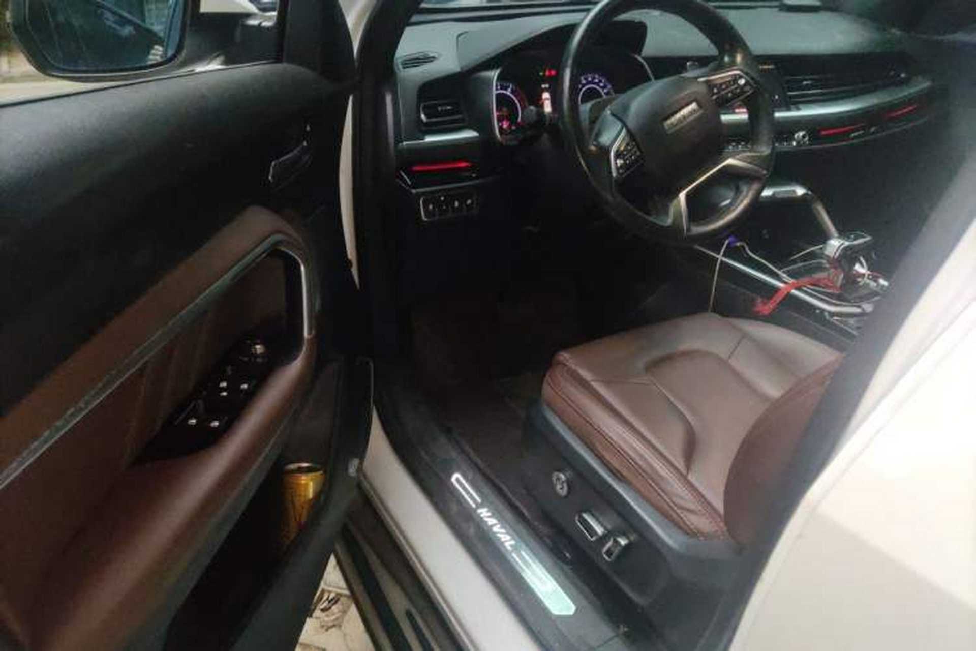 Used Haval H6 2017 Red Label 2.0T Automatic Two-Wheel Drive ZhiShang Model Driver Seat