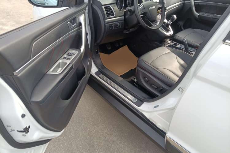 Used Haval H6 2017 Blue Label Sport Edition 2.0T Diesel Manual Two-Wheel Drive Elite Model Driver Seat