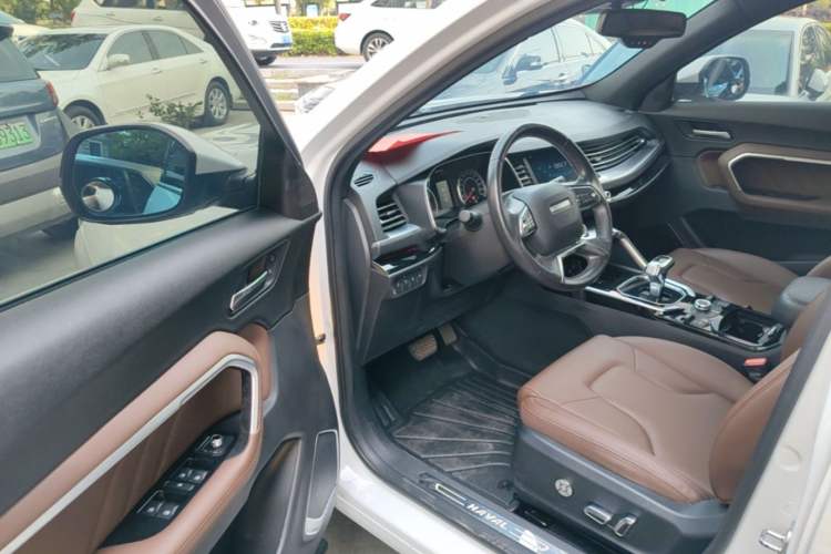 Used Haval H6 2017 Red Label 2.0T Automatic Two-Wheel Drive ZhiShang Model Driver Seat