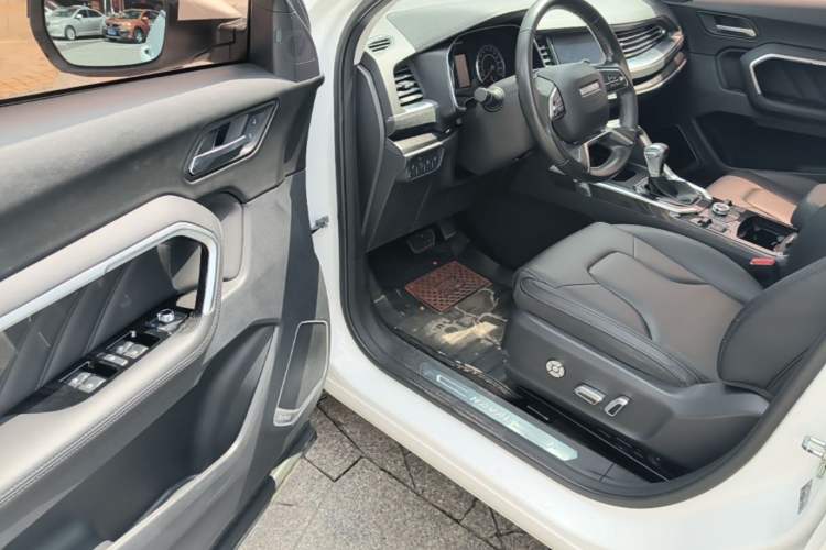 Used Haval H6 2017 Blue Label 1.5T Automatic Two-Wheel Drive ZhiShang Model Driver Seat