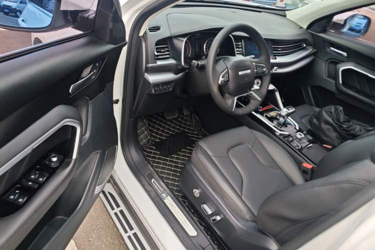 Used Haval H6 2017 Blue Label 2.0T Automatic Two-Wheel Drive Smart Edition Driver Seat