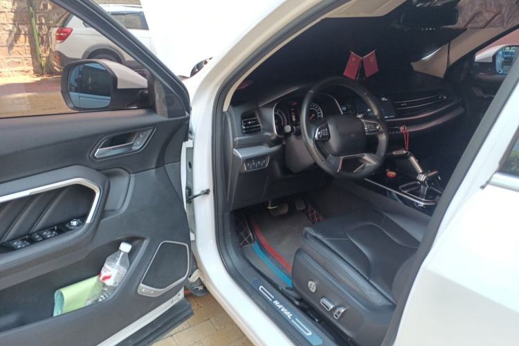 Used Haval H6 2017 Red Label 2.0T Automatic Two-Wheel Drive ZhiShang Model Driver Seat