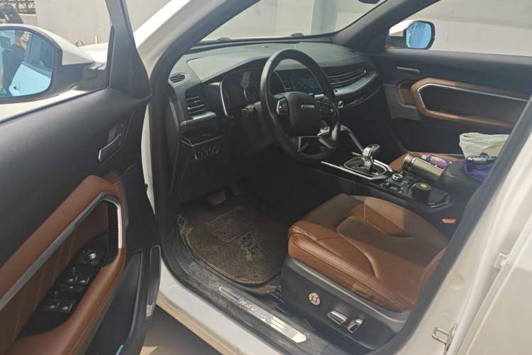 Used Haval H6 2017 Red Label 2.0T Automatic Two-Wheel Drive ZhiShang Model Driver Seat